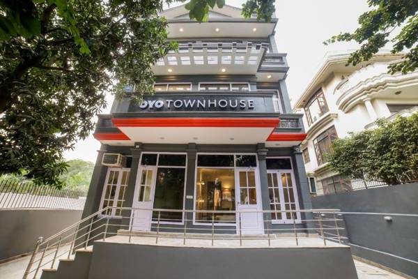 OYO Townhouse 330 DLF Phase-2