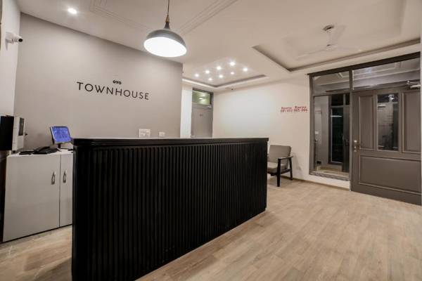OYO Townhouse 330 DLF Phase-2