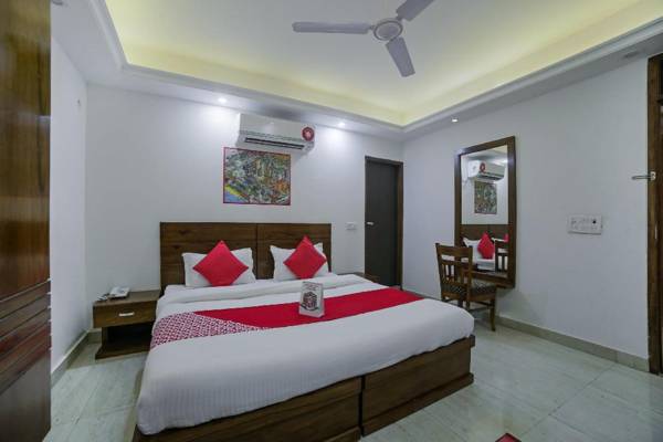 Collection O 12918 Palm Avenue