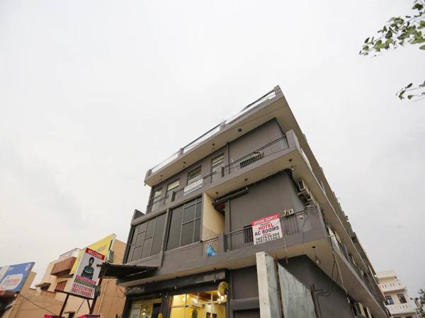 OYO 37096 A2k Residency