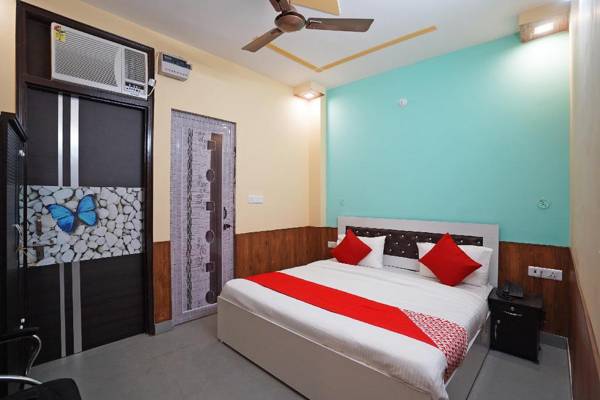 OYO 46922 Qlark White Palace