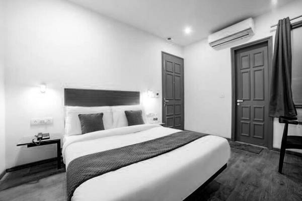 OYO Townhouse 213 Artemis Hospital