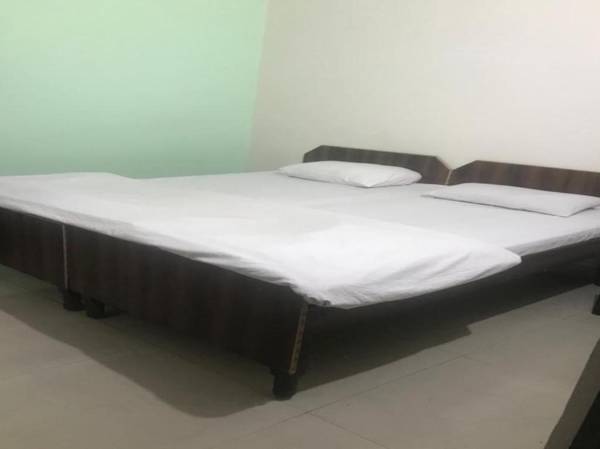 OYO 80638 Kaushik Stay