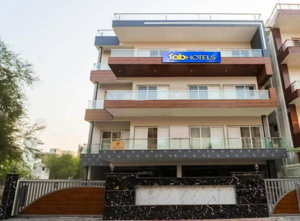 FabHotel Skylight Inn