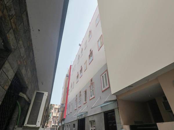 OYO 84923 Hotel Crown Inn