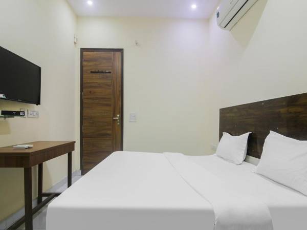 OYO 85695 Royal Hotel