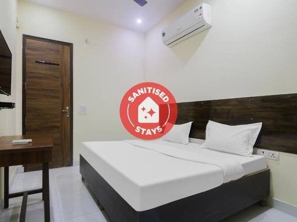 OYO 85695 Royal Hotel