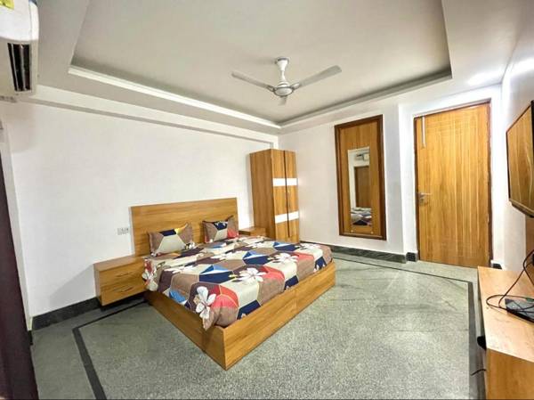 Very big hall for parties with bedroom