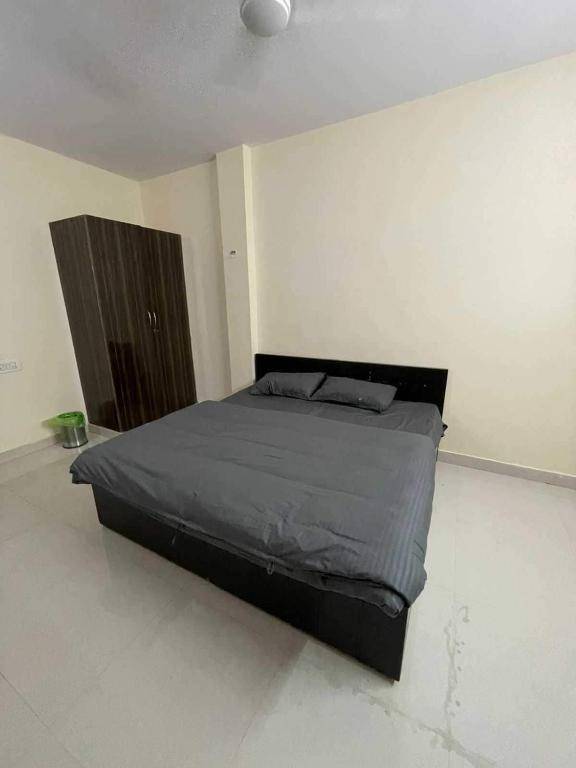 OYO HOME 91671 White Rose Residency