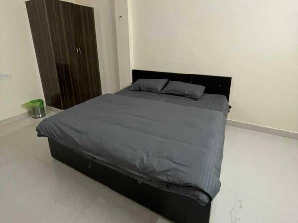 OYO HOME 91671 White Rose Residency