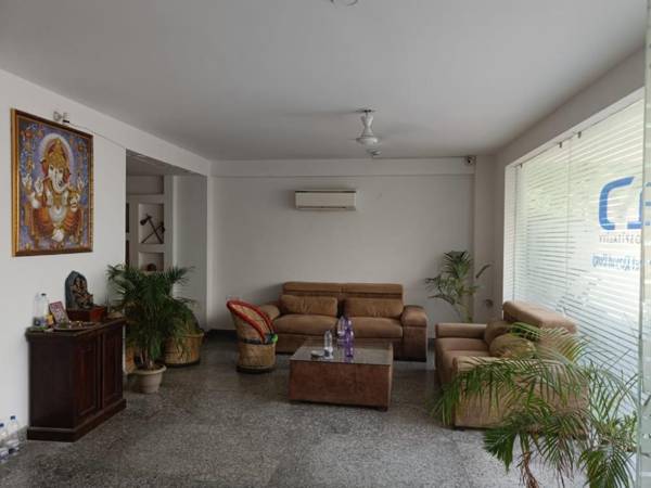 Hotel Royal Burj By WB Inn