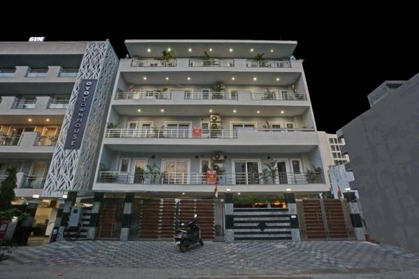 OYO TOWNHOUSE 1101 Birdhouse