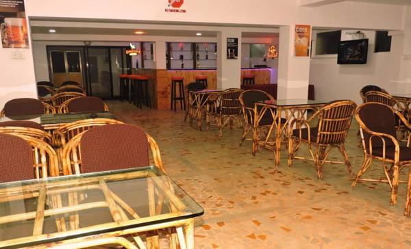 OYO 5671 Maximum Holiday Inn