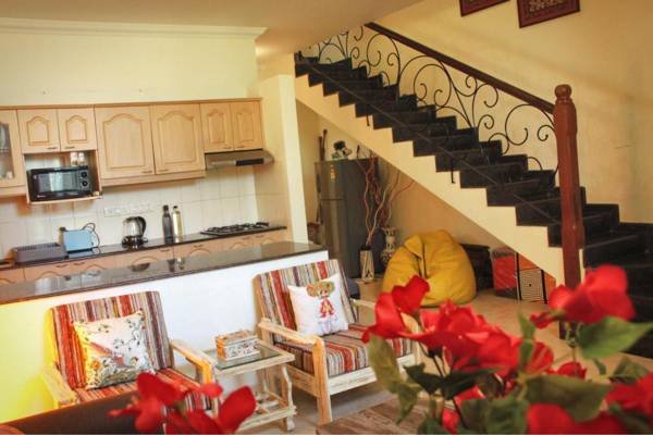 Luxury 2BR Villa with Swimming Pool Garden & Wifi