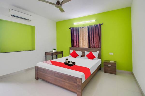 OYO 90775 Palm & Sands Resort