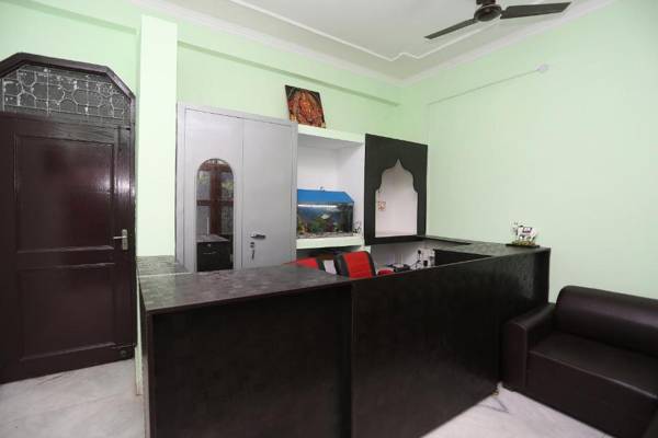 OYO 18669 Shree Palce