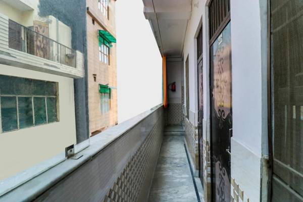 SPOT ON 69028 Apna Loung And Pg