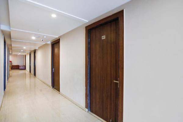 Capital O 71643 Grand Aashirwad