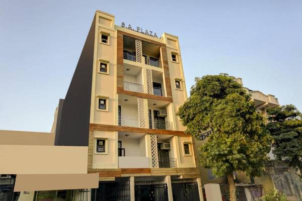 OYO 75812 Royal Hotel