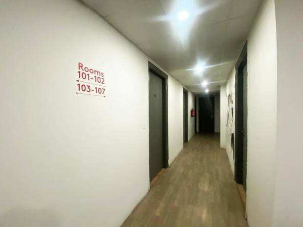 Hotel Gray Saffron - Near Rohini Sector 18 19 metro station