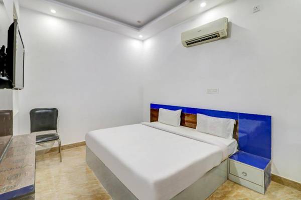 Collection O 79953 Rose Inn