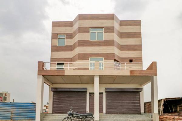 Collection O 79953 Rose Inn