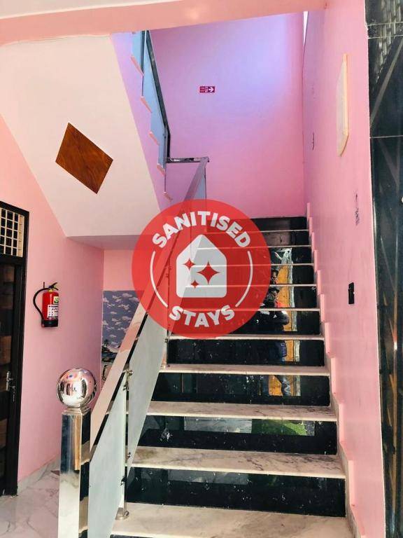 OYO 83715 Crystal Hotel