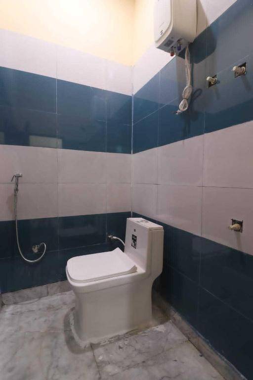 OYO 90962 Sunder Hotel