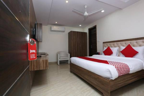 OYO 28302 Hotel Welcome Banquets And Room