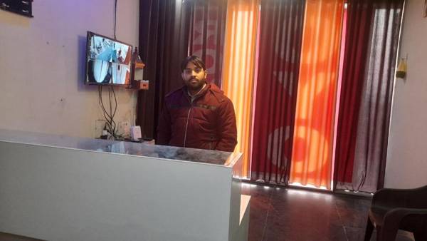 OYO 85425 Hotel Royal Inn