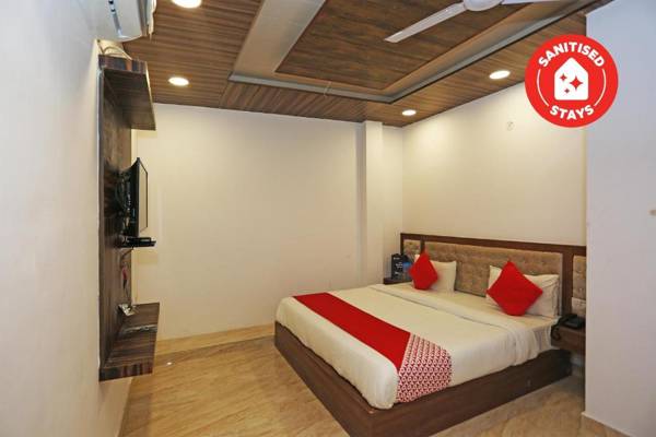 Capital O 15566 Hotel Rosewood Inn