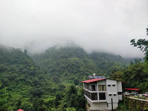 Haut Monde Hill Stream Resort