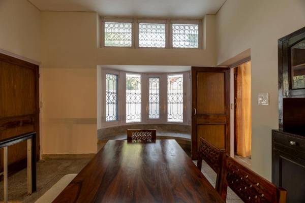 Ivory Villa 3bhk w Garden view and WiFi by Roamhome