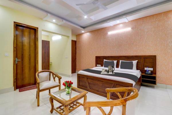 Capital O 92220 Hotel Crestwood Inn