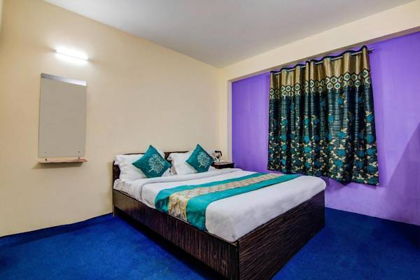 OYO Flagship 13580 The Queenz