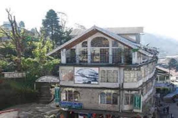 Goroomgo Broadway Mall Road Darjeeling