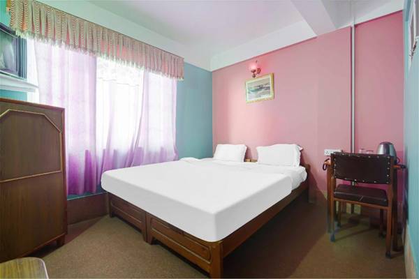 OYO 82491 Crystal Palace