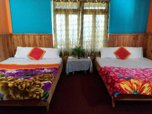 POP HOME 89103 Orange Tulip Homestay