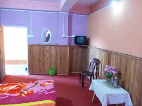 POP HOME 89103 Orange Tulip Homestay