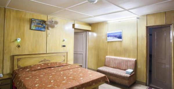 Goroomgo Shangri La Dalhousie