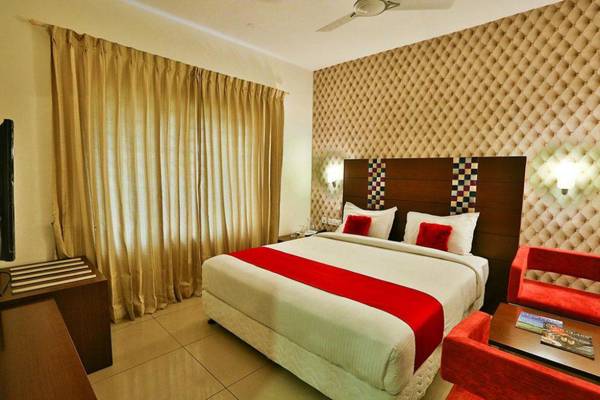 Hotel Vels Grand Inn