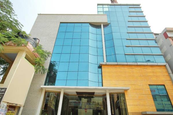 Capital O 47444 Grand Gunas