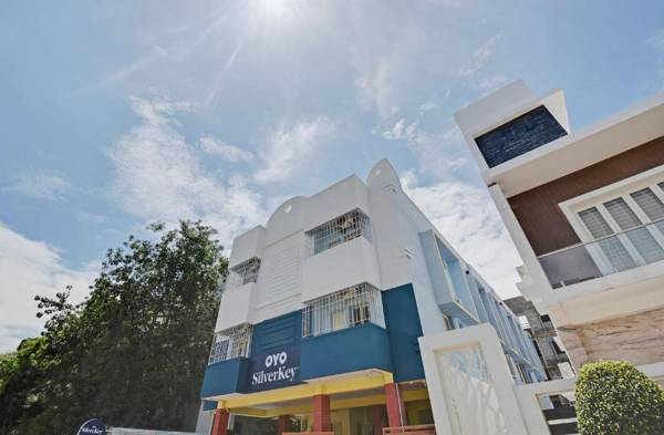 Vaccinated Staff - SilverKey Executive Stays 78621 second D Residency