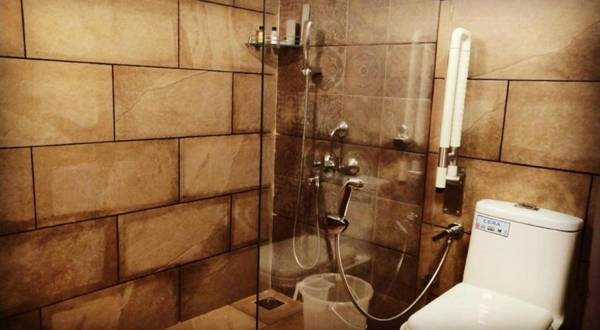 Holiday Hotel Cherai