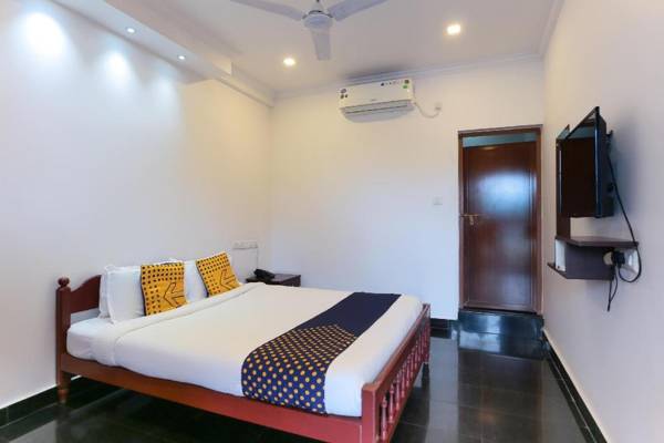 OYO 23106 Vattekad Tourist Home