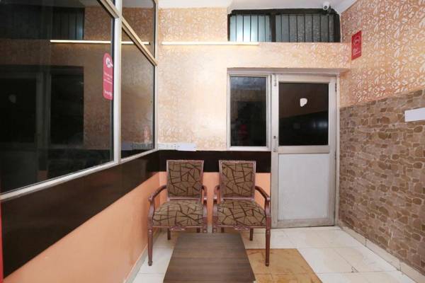 OYO 12155 Hotel Awdesh Inn