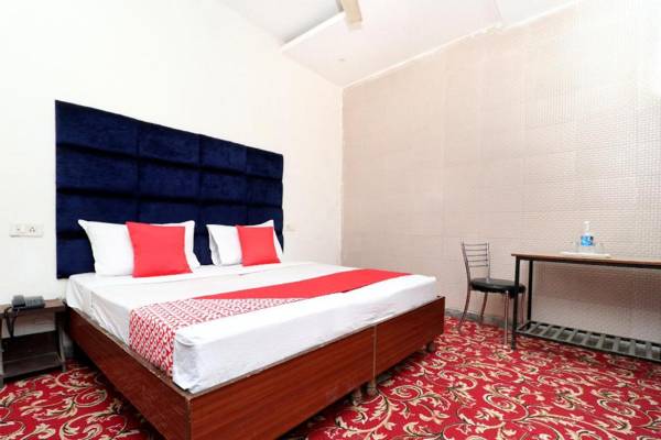 OYO 24066 Hotel Rr Villa