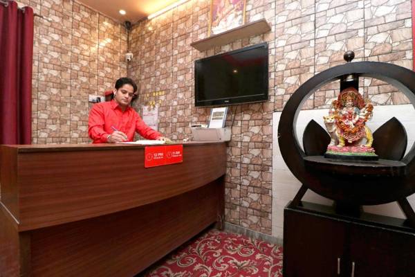 OYO 24066 Hotel Rr Villa