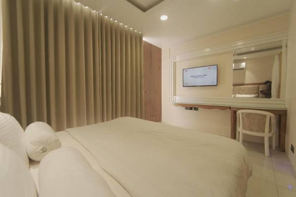 SILVER SPURS WITH BREAKFAST