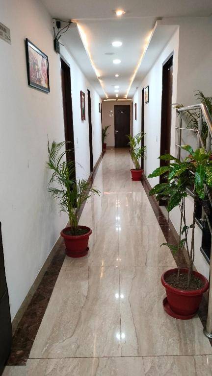 Capital O 93663 Royal Hotel